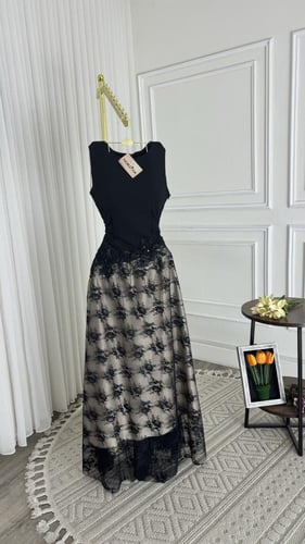 فستان بالدانتيل الانيق