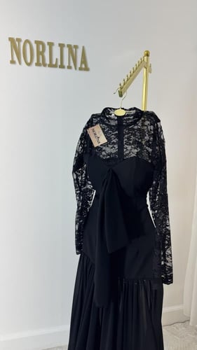 فستان اسود أنيق وناعم