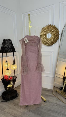 فستان لحمي بلؤلؤ