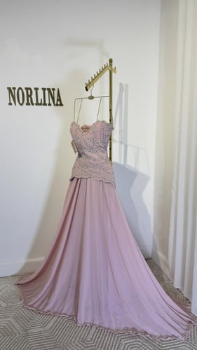 فستان وردي شيفون بتطريز كرستال