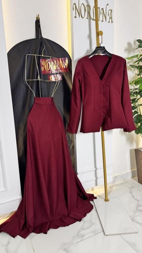 طقم بتصميم أنيق وساتر