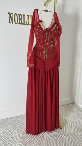 فستان كلاسيكي ناعم وأنيق