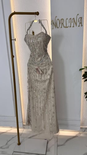 فستان كلاسيكي مطرز