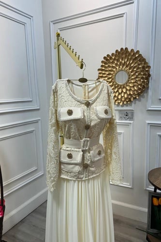 فستان ناعم بالدانتيل