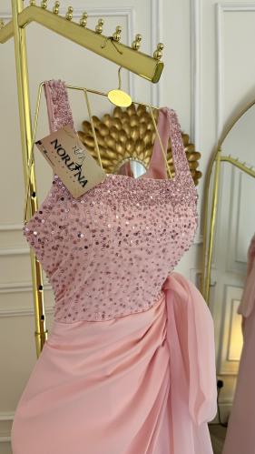 فستان يارا بتصميم كلاسيكي