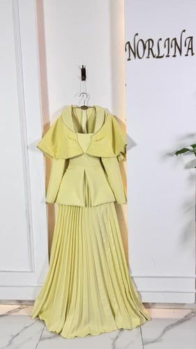 فستان ليموني أنيق بالدانتيل والكسرات