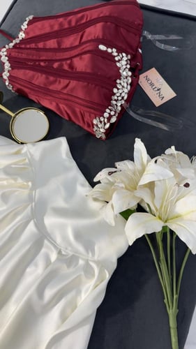 طقم بلوزه وتنوره بتصميم مميز وحصري