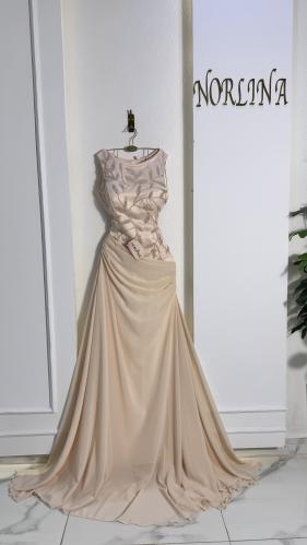 فستان بتطريز يدوي فاخر