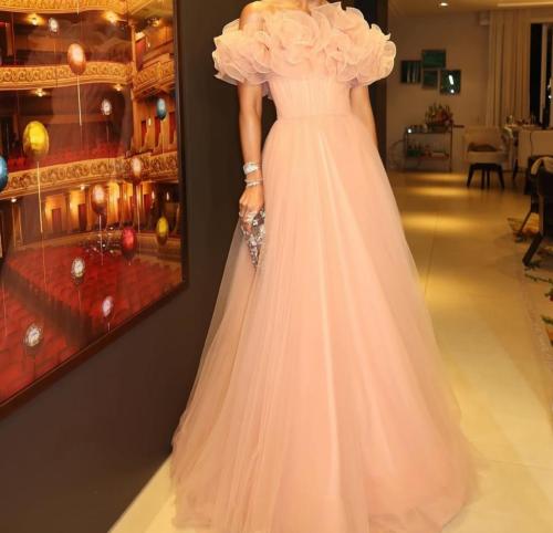 فستان بلون الببي بينك الانيق