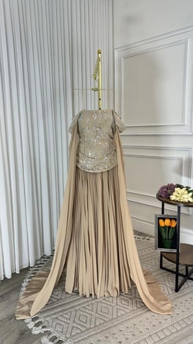 فستان بكسرات بليسيه