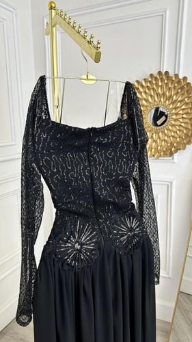 فستان اسود انيق