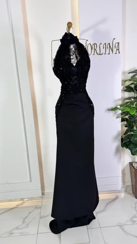 فستان كلاسيكي بالدانتيل