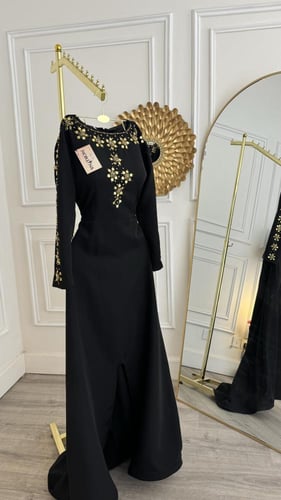 فستان اسود ملكي