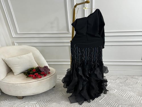 فستان اسود بطبقات اورجنزا