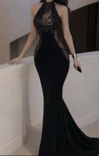 فستان كلاسيكي بالدانتيل