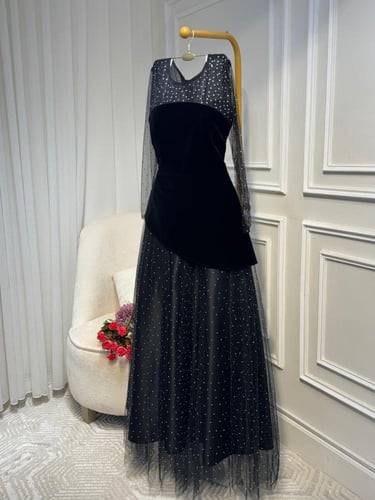 فستان جوخ مرصع فصوص