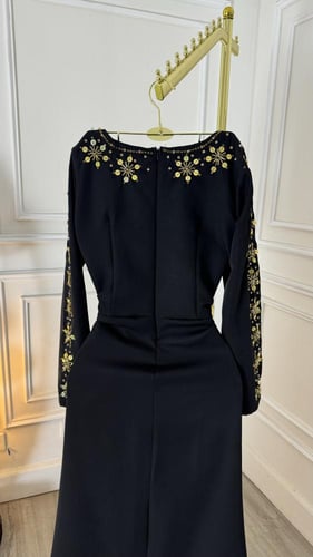 فستان اسود ملكي