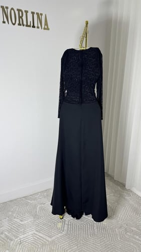 فستان اسود بصدريه دانتيل