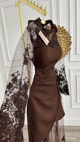 فستان بلون الموكا على تطريز كمبيوتر