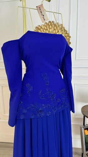 فستانك الازرق الناعم