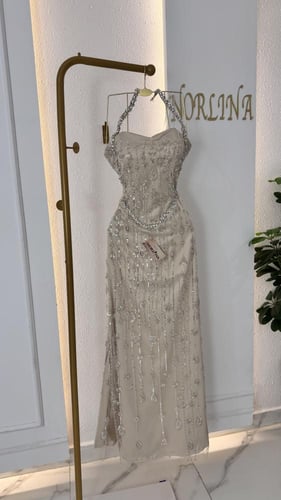 فستان كلاسيكي مطرز