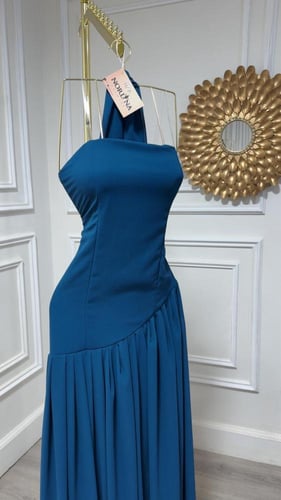 فستان بتصميم كلاسيكي