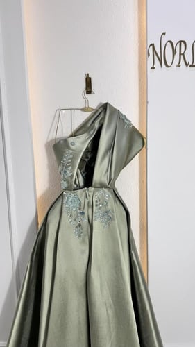 فستان ملكي بخامة الميكادو