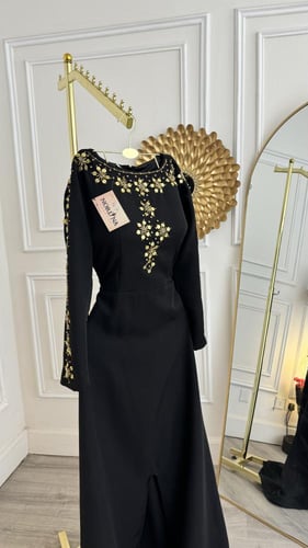 فستان اسود ملكي