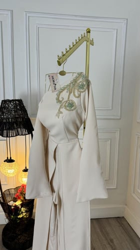 جمبسوت بتطريز كتف انيق