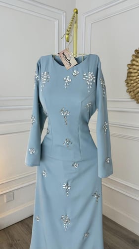 فستان بتطريز كرستال