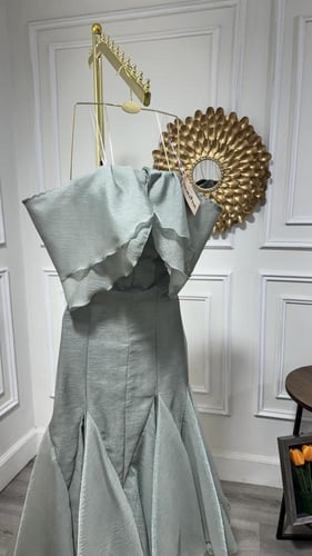 فستان بتصميم حصري