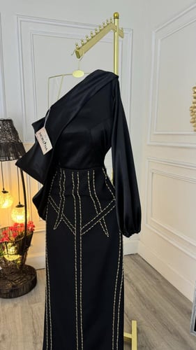 فستان اسود ملكي