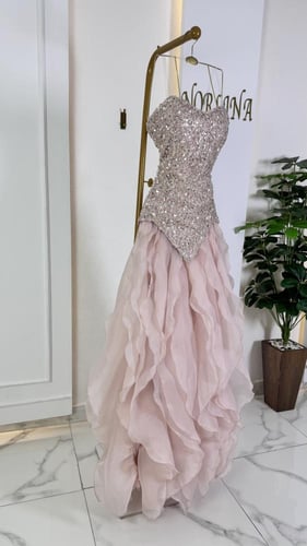 فستان بصدريه سهره ع طبقات اورجنزا