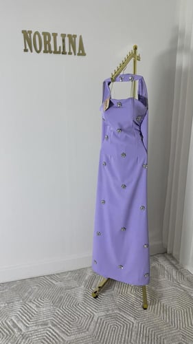 فستان بلون الافندر وكرستال