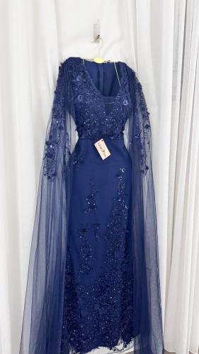 فستان كحلي مورد بأكمام طويله