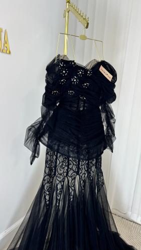 فستان اسود بالدانتيل الناعم