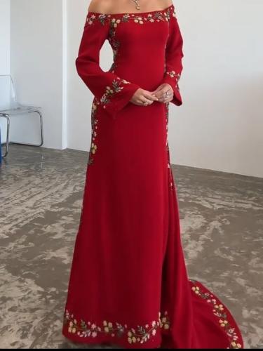 فستانك الأحمر الانيق المطرز بالكرستال