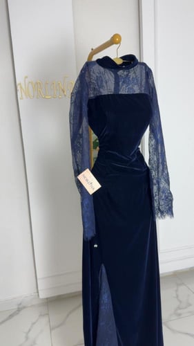 فستان الشتاء بلون كحلي مع الدانتيل