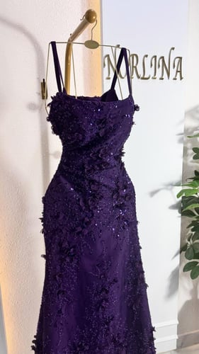 فستان راقي مزين بالورد والترتر