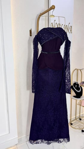 فستان بلون بنفسجي داكن انيق