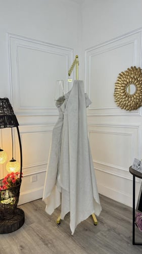 فستان ناعم باللؤلؤ