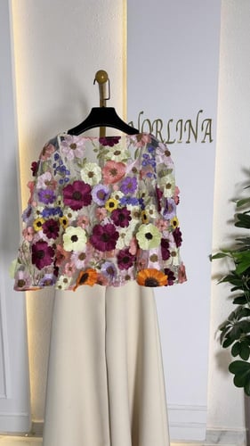 فستان بياقه ورد ملونه