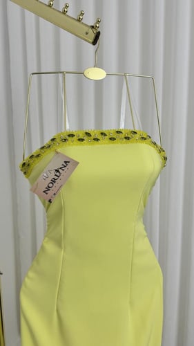 فستان باللون الليموني المميز