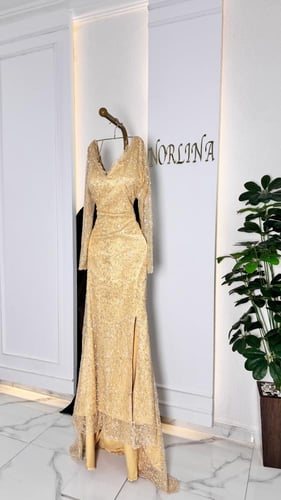 فستان سهره ذهبي يميزك باطلاله مميزه