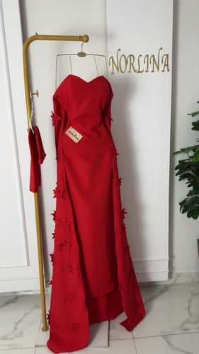 فستان احمر بورد ليزر