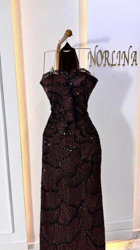 فستان بلون الموكا الداكن