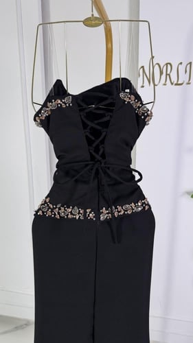 فستان اسود بشك يدوي كرستال