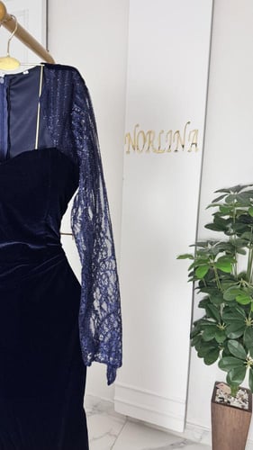 فستان الشتاء بلون كحلي بسلفان لامع