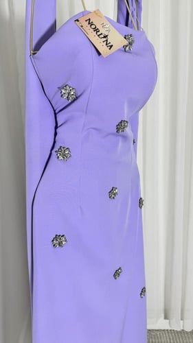 فستان بلون الافندر وكرستال