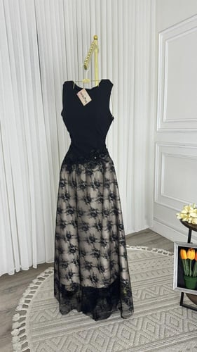 فستان بالدانتيل الانيق